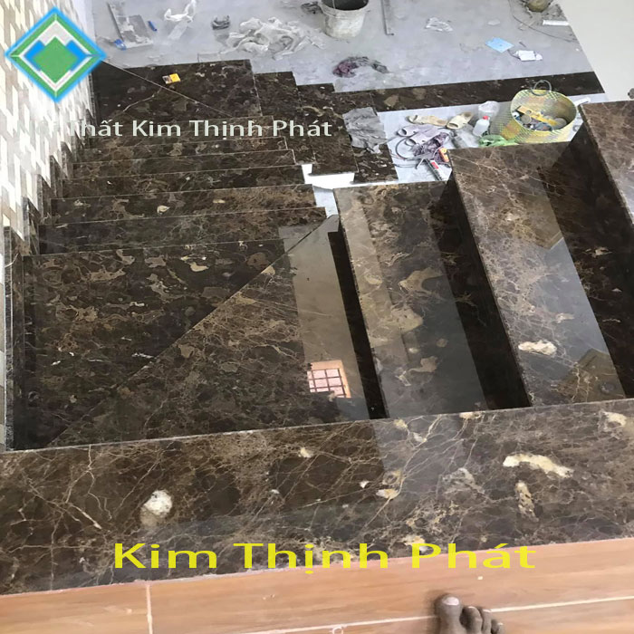 Cầu thang ốp đá granite5