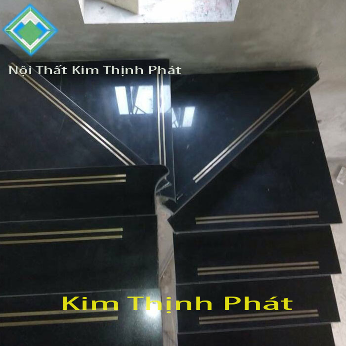 Cầu thang ốp đá granite9